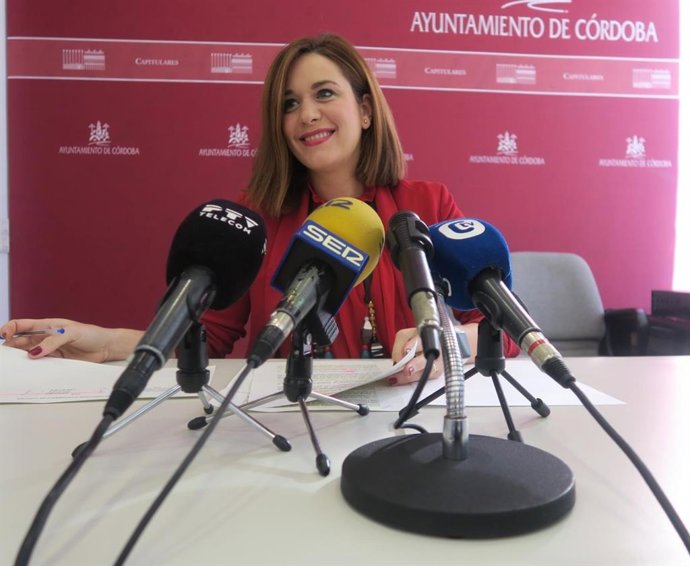 La concejala socialista Carmen Campos en el Ayuntamiento de Córdoba.