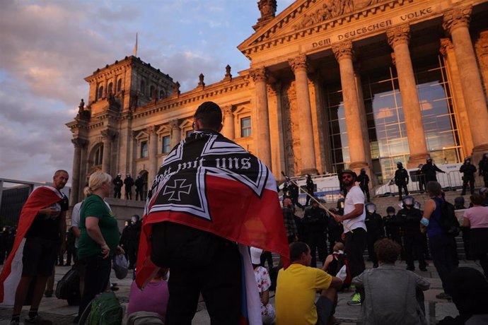 Reichbuerger o Ciudadanos del Reich durante una manifestación negacionista en Berlín