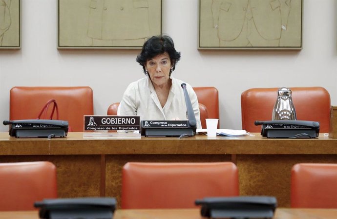 La ministra de Educación y FP, Isabel Celaá, en una comparecencia en el Congreso (Imagen de archivo)