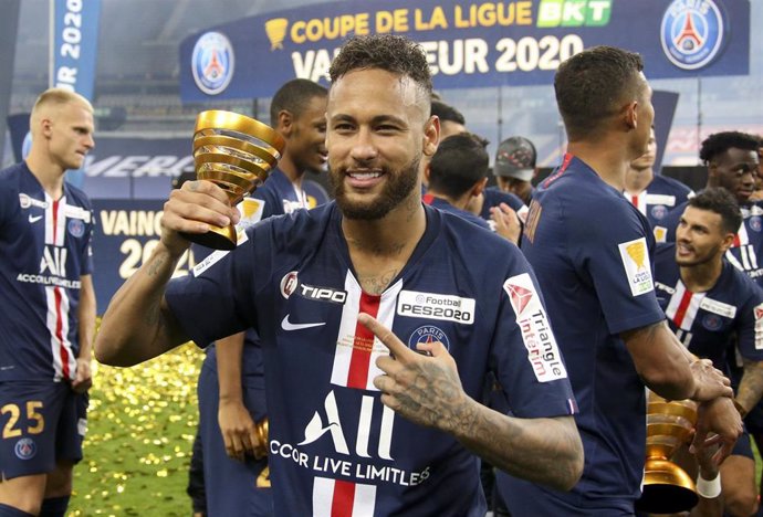 Neymar Junior celebra un título con el PSG