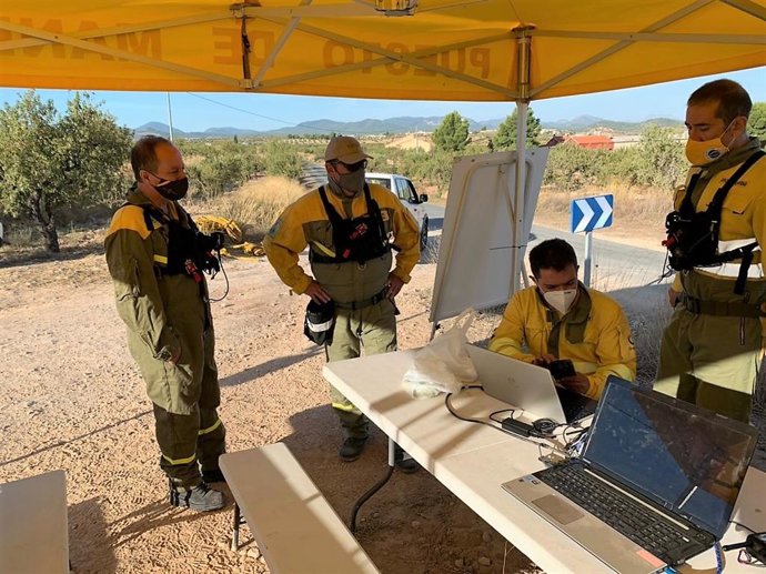 Imagen del Puesto de Mando Avanzado de la Dirección General del Medio Natural, en el lugar del incendio (Foto facilitada por la DGMN)
