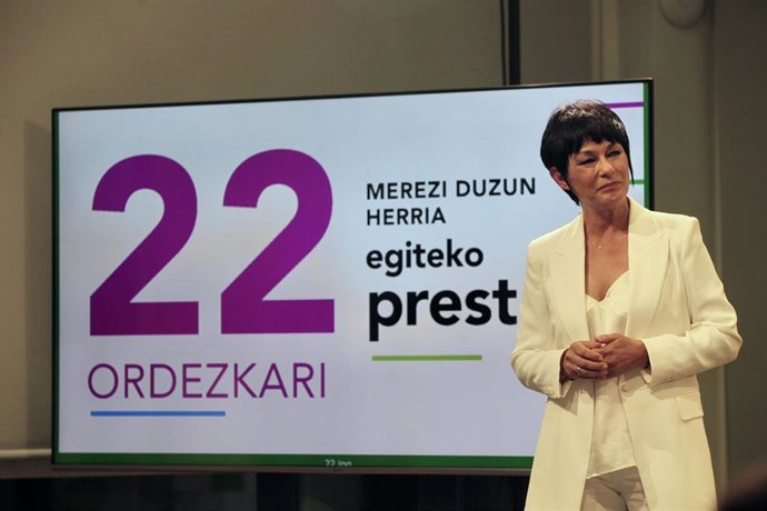 La candidata a lehendakari por EH Bildu, Maddalen Iriarte, durante la noche electoral del 12J.