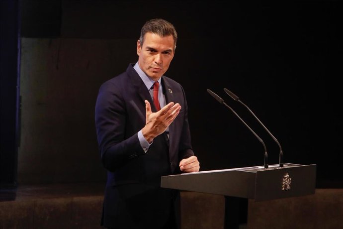 El presidente del Gobierno, Pedro Sánchez ofrece una conferencia bajo el título 'España puede. Recuperación, Transformación, Resiliencia' .