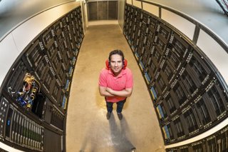 Bo Durbeej y su grupo utilizan simulaciones informáticas avanzadas de reacciones químicas, que se realizan en el Centro Nacional de Supercomputación, NSC, en Linköping.