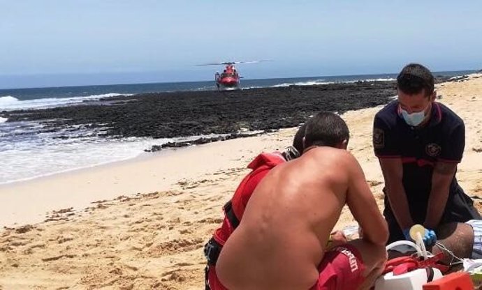 Intervención de los servicios de emergencias en un incidente de ahogamiento en Corralejo (Fuerteventura)