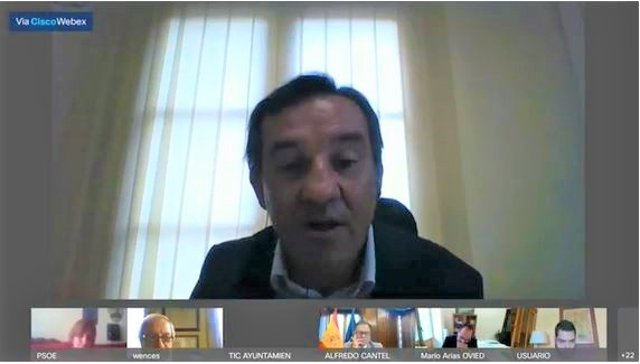 El concejal de Economía del Ayuntamiento de Oviedo, Javier Cuesta, en el pleno telemático del 1 de septiembre.