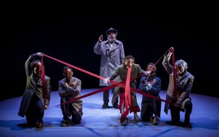 La compañía Els Joglars durante la obra 'Señor Rusiñol'