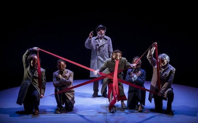 La compañía Els Joglars durante la obra 'Señor Rusiñol'