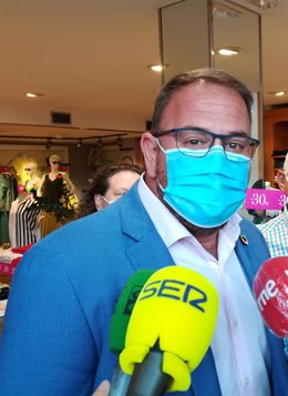 El alcalde de Mérida, Antonio Rodríguez Osuna, en declaraciones a los medios