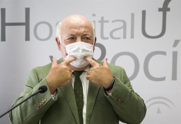 El consejero de Salud y Familias, Jesús Aguirre, en rueda de prensa, foto de archivo