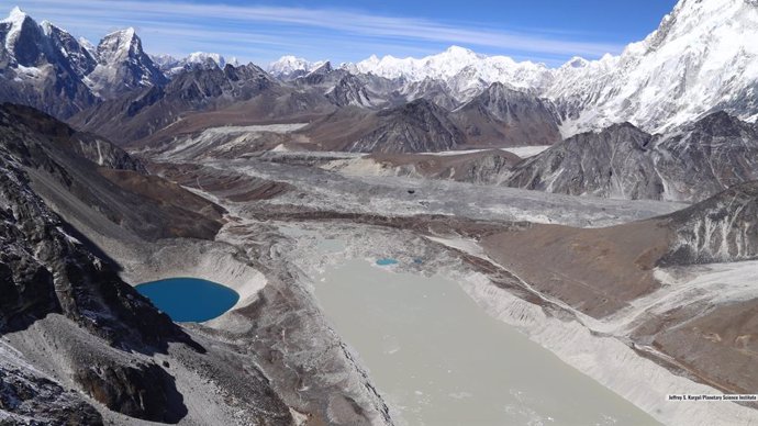 Los lagos glaciares crecen un 50 por ciento desde 1990 por el deshielo