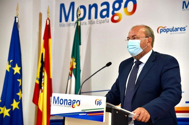 El presidente del PP en Extremadura, José Antonio Monago, en una rueda de prensa