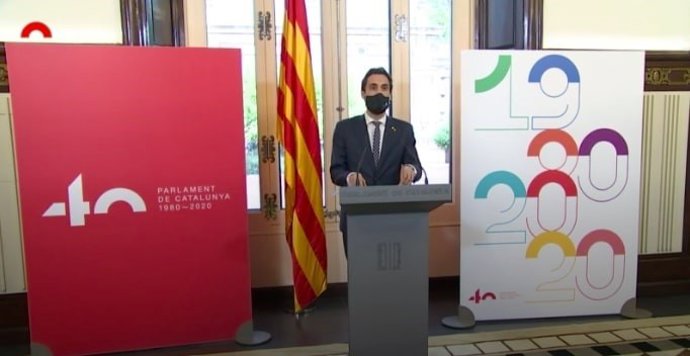 El presidente del Parlament, Roger Torrent, en el acto de presentación del logo y del cartel con motivo de la conmemoración del 40 aniversario del restablecimiento de la Cámara catalana, el 1 de septiembre de 2020.