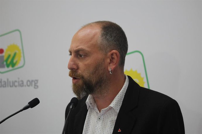 Ernesto Alba, de IULV-CA, en rueda de prensa este lunes