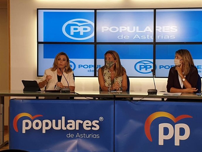 Las diputadas del PP en el Congreso Ana María Zurita, Paloma Gázquez y Alicia García durante una rueda de prensa en Oviedo
