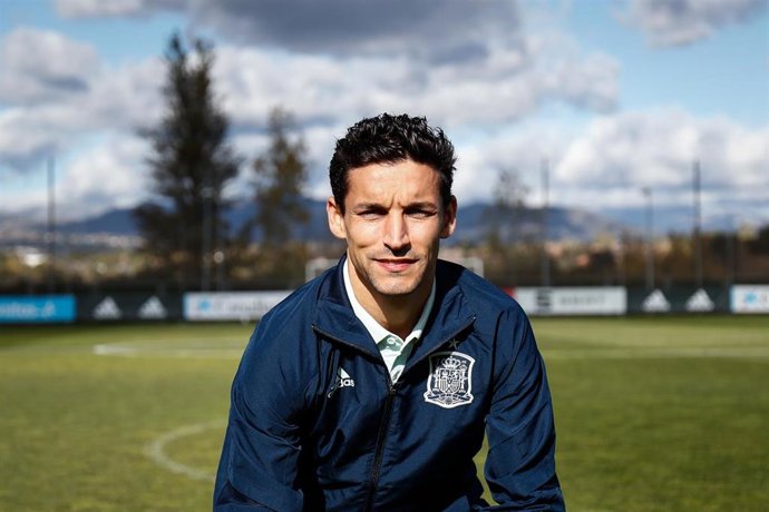 El internacional del Sevilla Jesús Navas en la Ciudad del Fútbo de Las Rozas