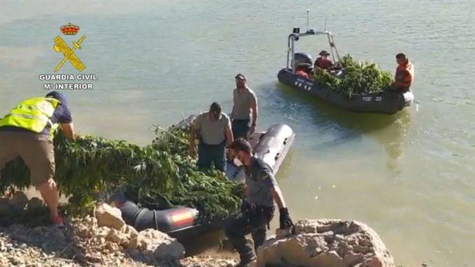 Operación de la Guardia Civil en el pantano de Camarasa, en la provincia de Lleida