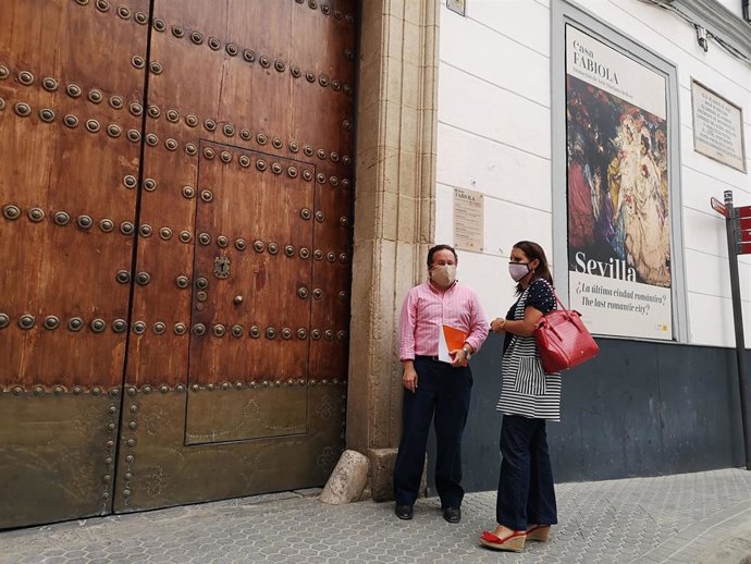 López Aparicio, a las puertas del Museo Bellver