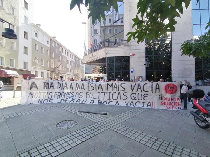 Concentración de mariscadores en Ferrol.