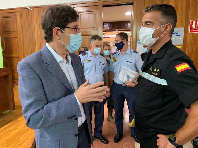 Villegas, durante el encuentro con los responsables de las Fuerzas Armadas