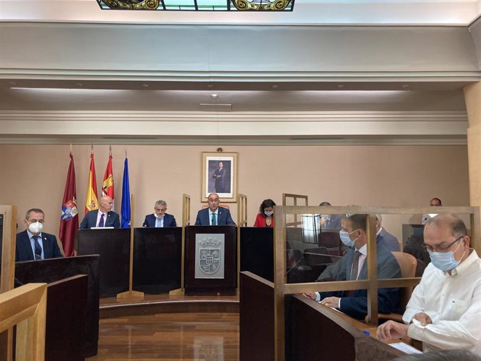 Momento del Pleno Extraordinario de la Diputación de Segovia.