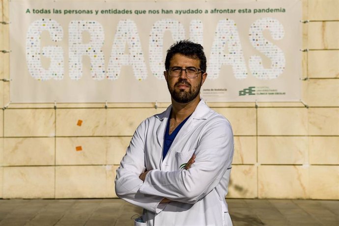El médico especialista en Dermatología del Hospital Universitario Clínico San Cecilio, Francisco J. Navarro Triviño