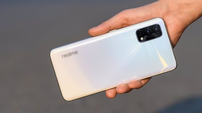 Realme X7 Pro, un gama media alta con Dimensity 1000+, carga rápida de 65W y pan