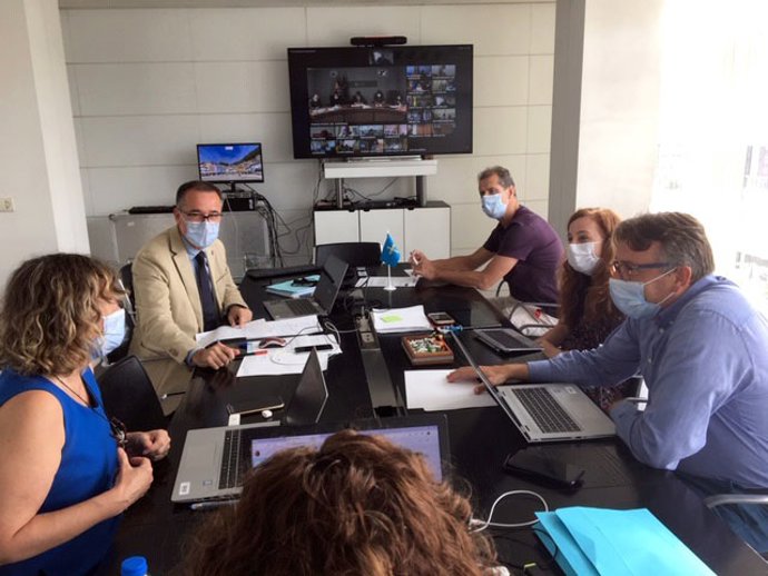 El consejero de Salud del Principado de Asturias, Pablo Fernández Muñiz, y su equipo