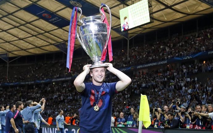 El futbolista Ivan Rakitic, en su etapa en el FC Barcelona, celebra la Liga de Campeones de 2015