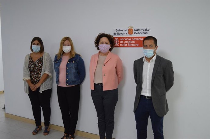 Beatriz Lacabe,  representante de Lares;  Miriam Martón, directora gerente del SNE; Carmen Maeztu , consejera de Derechos Sociales, y Juan Carlos Castillo, alcalde de Peralta y presidente de la FNMC
