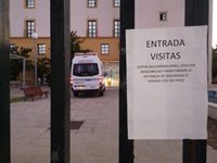 Andalucía suspende visitas y salidas de paseo de mayores en residencias con un positivo o más de tres sospechas de Covid