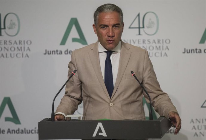 El consejero de la Presidencia, y portavoz del Gobierno, Elías Bendodo, durante su intervención este martes