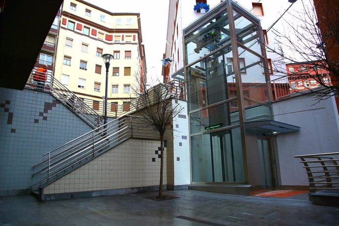 Nuevo ascensor que conecta Zabala con Miribilla, en Bilbao.