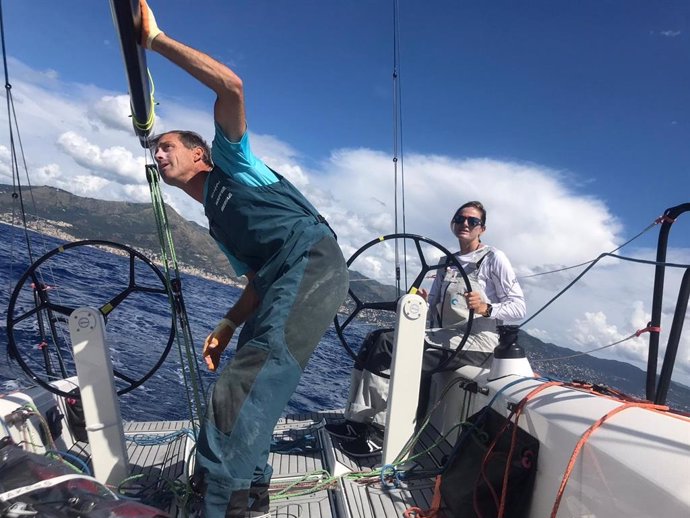 Iker Martínez y Natalia Vía-Dufresne entrenando en aguas de Génova
