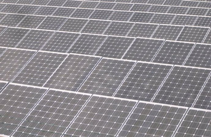 Economía/Empresas.- Enel Green Power comienza a operar la mayor planta solar de 