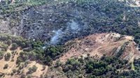 Infoca incorpora nuevos medios para sofocar "pequeñas" reproducciones en puntos del incendio de Almonaster (Huelva)