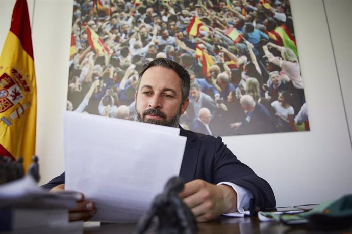El presidente de Vox, Santiago Abascal, posa tras una entrevista con Europa Press en la sede del partido, en Madrid (España) a 4 de agosto de 2020.