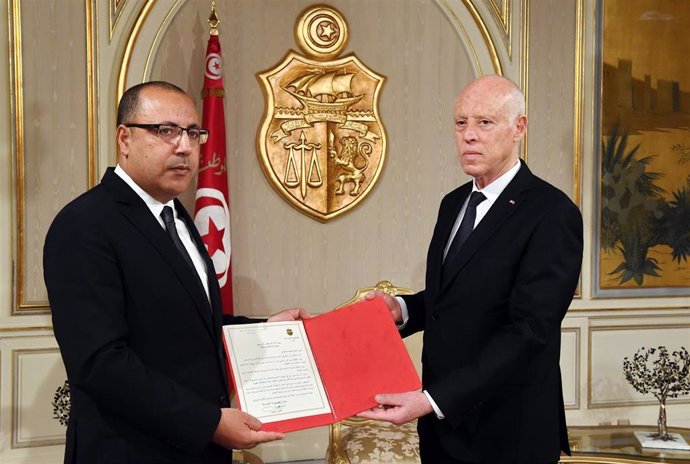 El primer ministro de Túnez, Hichem Mechichi, y el presidente, Kais Saied.