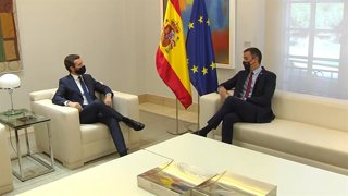 Pedro Sánchez recibe a Pablo Casado en La Moncloa