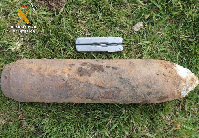 Rdo. Nota De Prensa Guardia Civil (Destruida Una Bomba De Aviación Encontrada En Un Paraje De Pico Jano)