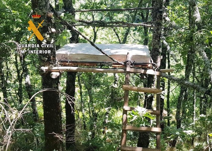 Estructura de un cazador furtivo en Tornavacas