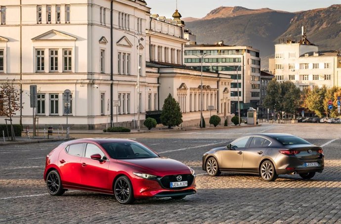 Los actuales Mazda 3.