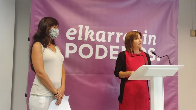 Miren Etxebeste y Pilar Garrido.