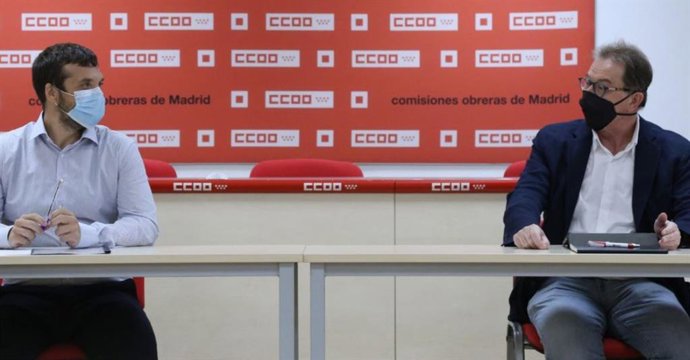 El secretario general de CCOO, Jaime Cedrún, y el coordinador de Podemos Comunidad de Madrid, Jesús Santos, mantienen una reunión