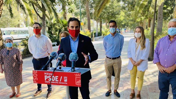 El portavoz del PSOE en el Ayuntamiento, Daniel Pérez, en rueda de prensa