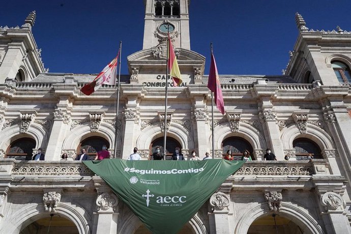 Pañoleta en el balcón del Ayuntamiento.