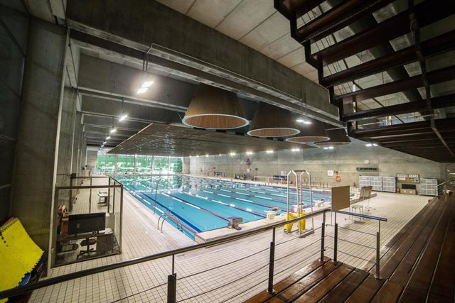Piscina del CAR del Consejo Superior de Deportes en Madrid vacía debido a la crisis sanitaria por la COVID-19