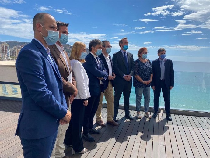 Visita del secretario de Estado de Turismo, Fernando Valdés, a Benidorm.