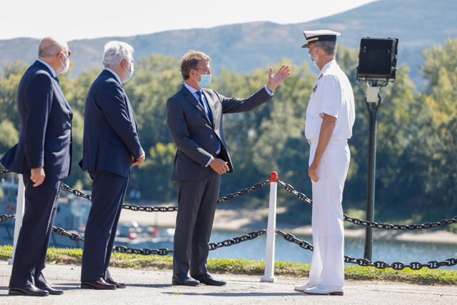Tui Recibe Con Aplausos Al Rey En Su Visita A La Comandancia Naval Del Miño