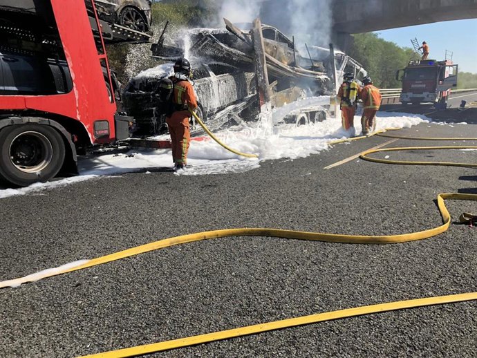 Incendiado un camión en la A-49.